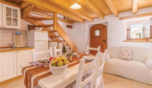 One-Bedroom Holiday Home