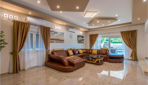 Five-Bedroom Holiday Home