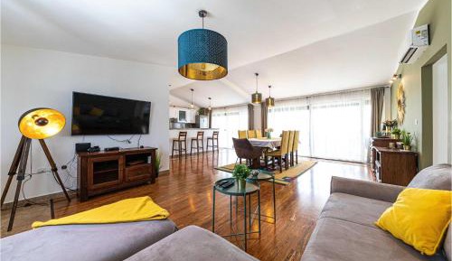 Three-Bedroom Holiday Home 