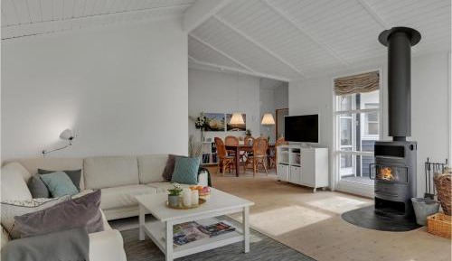Three-Bedroom Holiday Home 
