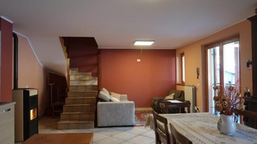 Three-Bedroom Apartment with Mountain View