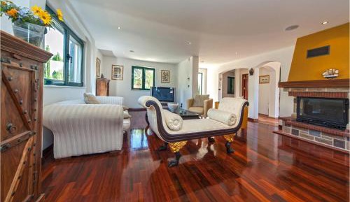 Three-Bedroom Holiday Home 