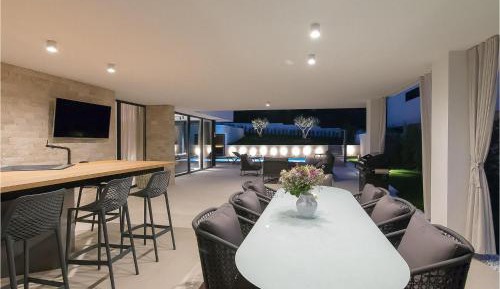 Four-Bedroom Holiday Home