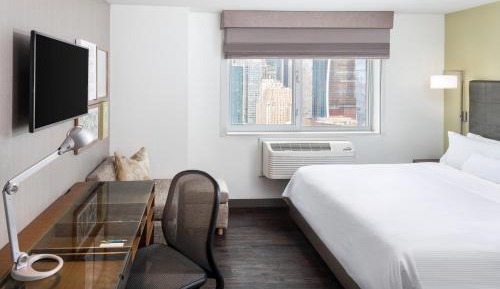 Guest room, 1 King, City view