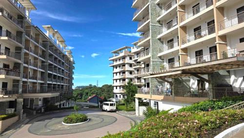 Two-Bedroom Apartment with Mountain View