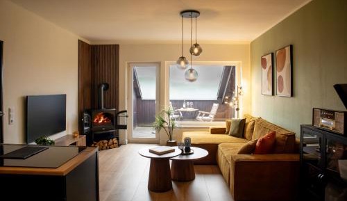 Apartment with Mountain View