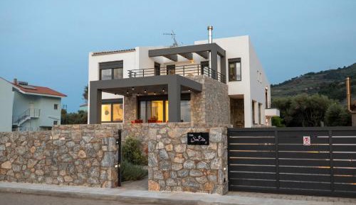Three-Bedroom Vacation Home 