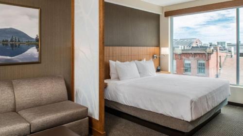 King Room with Sofa Bed and Accessible Tub - Disability Access