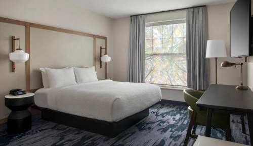 Guest room, 1 King, Courtyard view