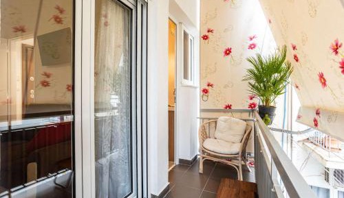 One-Bedroom Apartment with Balcony