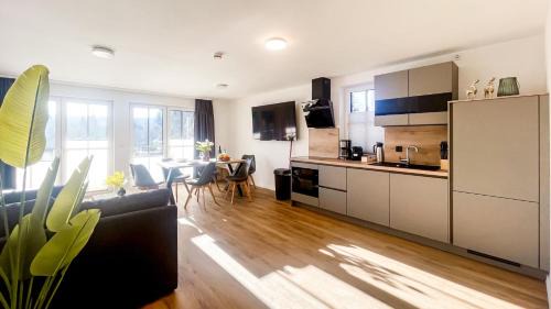 Apartment with Mountain View