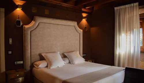 Queen Suite with Spa Bath
