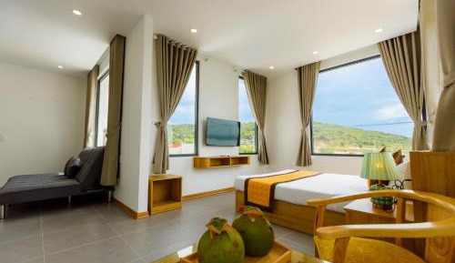 Suite with Pool View