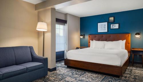 Executive Room, Larger Guest room, 1 King, Corner room