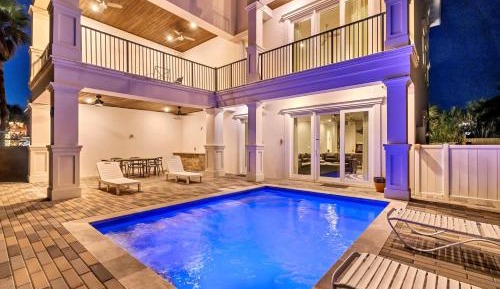 Eight-Bedroom Holiday Home