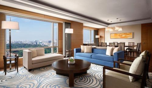 Executive Suite with Lounge Access