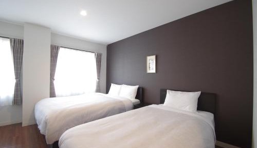 Twin Room (1 Double Bed + 1 Single Bed)