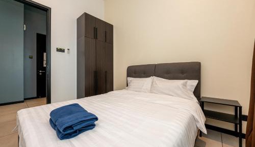 Two-Bedroom Deluxe Apartment with Balcony
