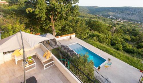 Three-Bedroom Holiday Home 