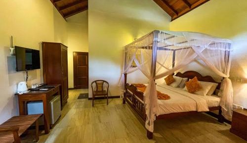 Deluxe Bungalow with Garden View