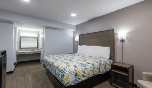King Room - Disability Access - Non-Smoking