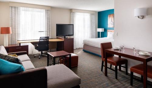 Queen Suite with Sofa Bed - Allergy Friendly
