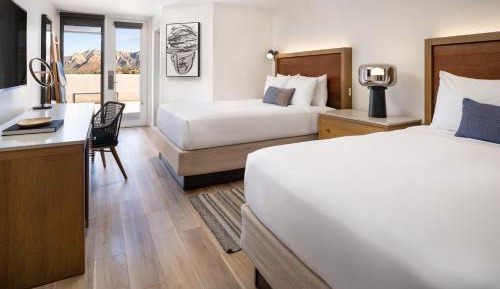 Two Queen Beds with View - Mid-Floor