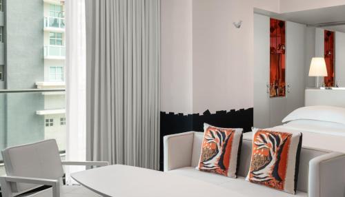 Premier King Room with Balcony and City View