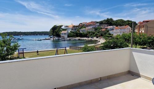 One-Bedroom Apartment with Bay View