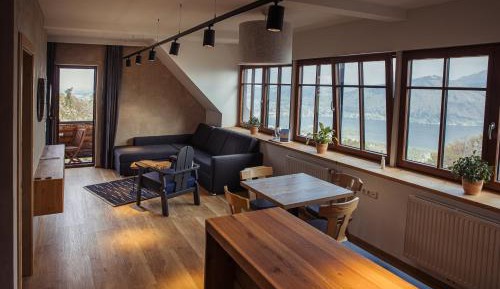 Apartment with Lake View