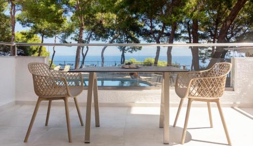 One-Bedroom Apartment with Sea View