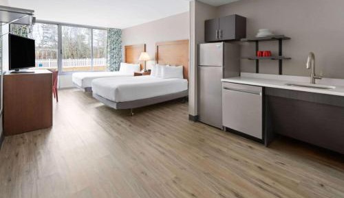 Queen Room with Two Queen Beds and Roll-In Shower - Disability Access/Non-Smoking