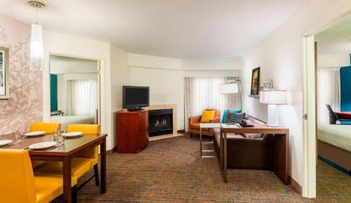 2 Bedroom Suite, Fireplace 