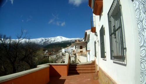 Apartment with Mountain View