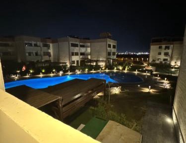 Apartment with Pool View 