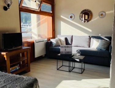 Apartment with Mountain View