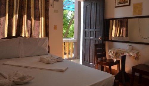 Deluxe Room (2 Adults + 1 Child)