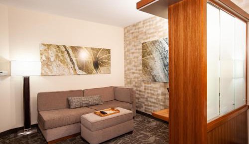 Studio with Two Queen Beds, Sofa Bed and Adapted Tub - Mobility Accessible
