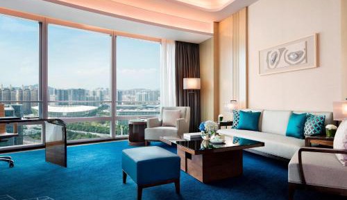 Executive King Suite with City View - Executive Lounge Access