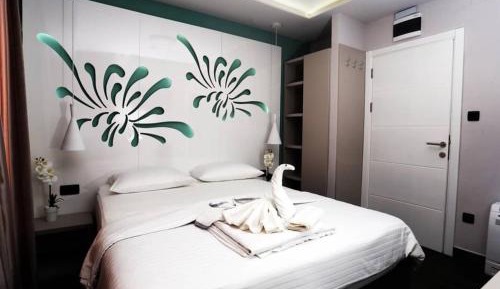 One-Bedroom Deluxe Apartment