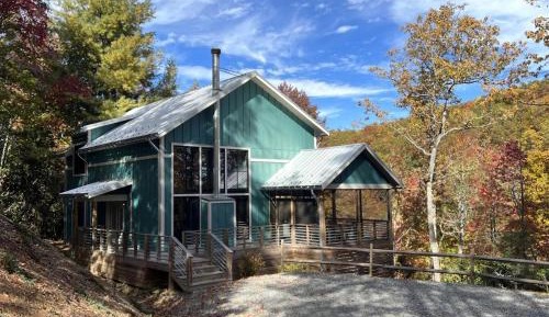 Three-Bedroom Holiday Home 