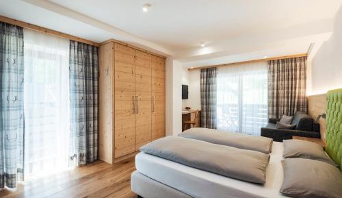 Deluxe Double or Twin Room with Balcony