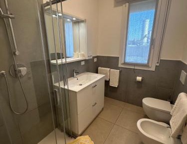 Deluxe One-Bedroom Apartment