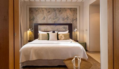 Deluxe Suite with Sea View (2 Adults)
