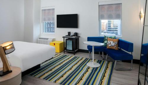 Deluxe King Room with City View