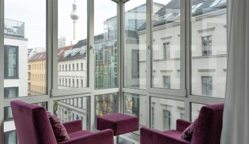 One-Bedroom Apartment with City View