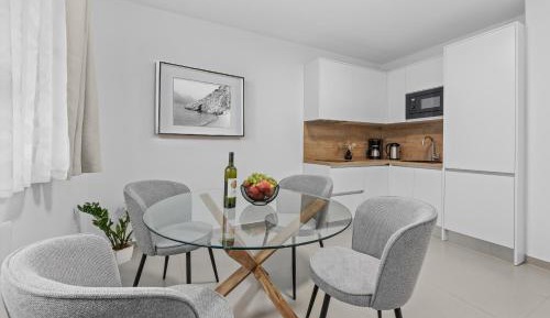 Superior One-Bedroom Apartment with Balcony