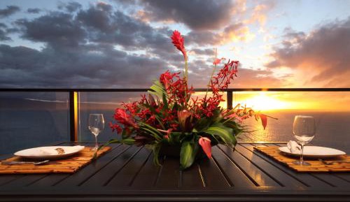 Deluxe One-Bedroom Apartment with Ocean View