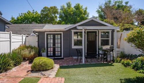 One-Bedroom Holiday Home