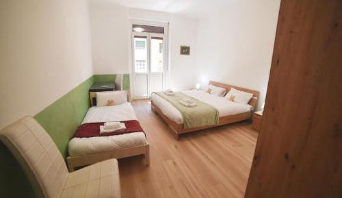 Basic Triple Room with Shared Bathroom